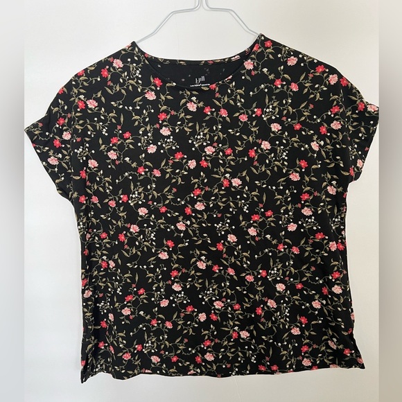 J JILL BLACK FLORAL  SHORT SLEEVE TOP  -  SIZE. XS - Picture 1 of 5